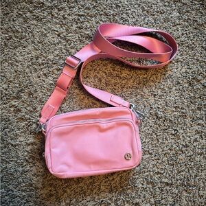 Lululemon Everywhere Crossbody Bag 2L Silver/ Pink Tide